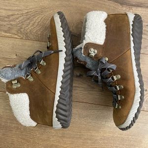 Sorel Out and About boots